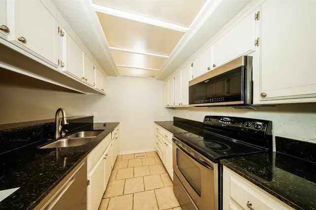 Photo 6 — 12412 Chase End Court, Oklahoma City, OK 73142