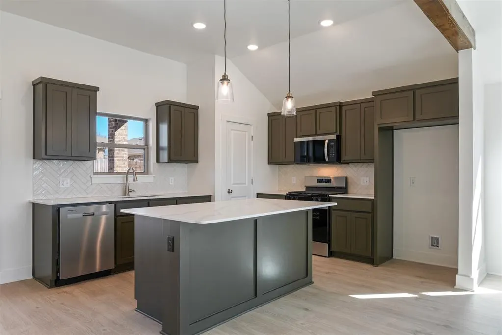 Photo 5 — 310 Woodrock Street, Harrah, OK 73045