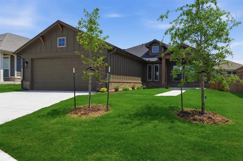 Photo 2 — 310 Woodrock Street, Harrah, OK 73045