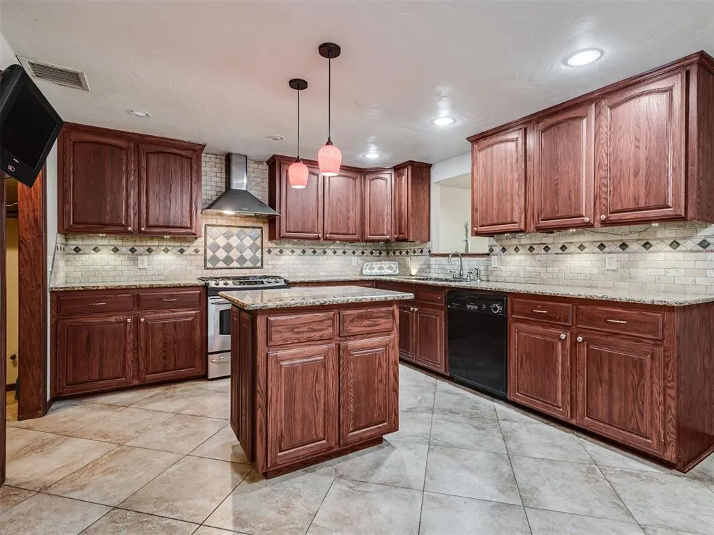 Photo 9 — 3217 SW 95th Street, Oklahoma City, OK 73159
