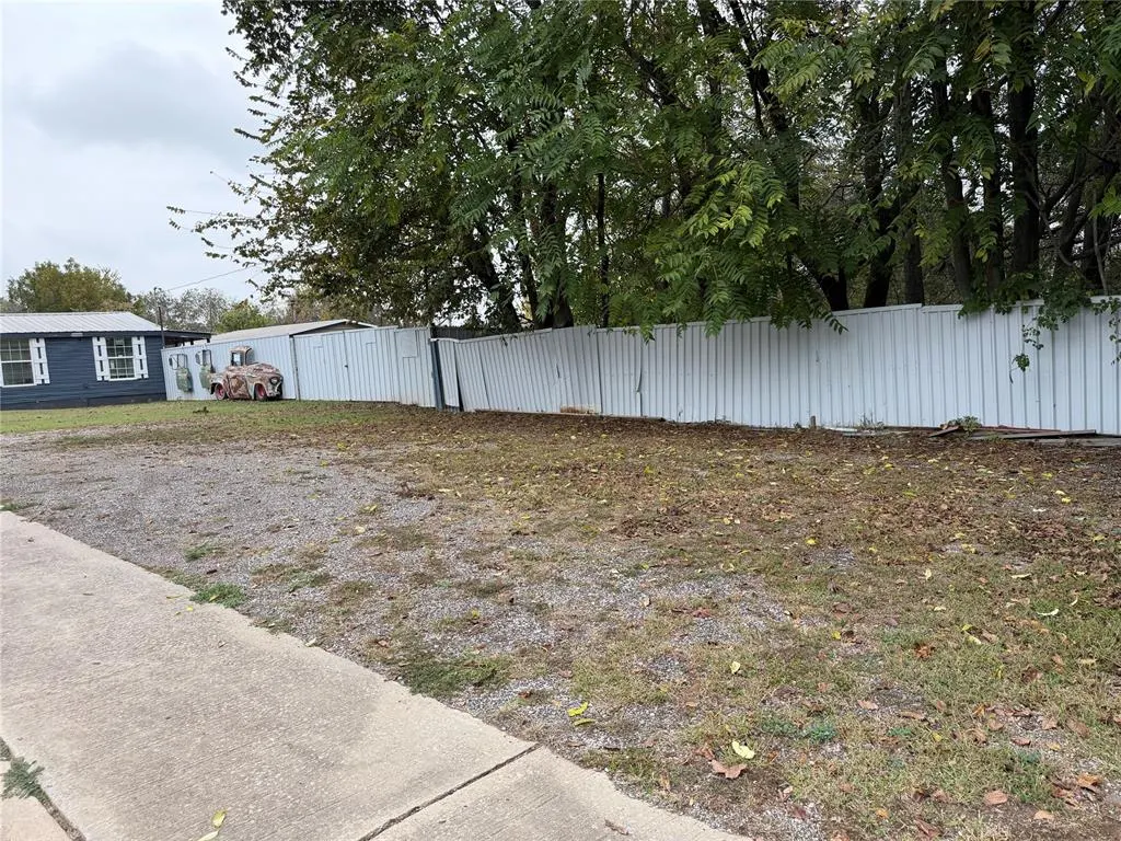 Photo 3 — 421 N Harrison Avenue, Shawnee, OK 74801