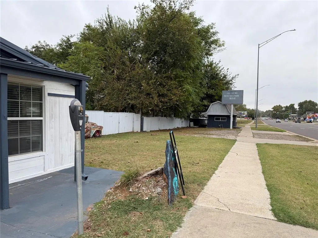 Photo 4 — 421 N Harrison Avenue, Shawnee, OK 74801