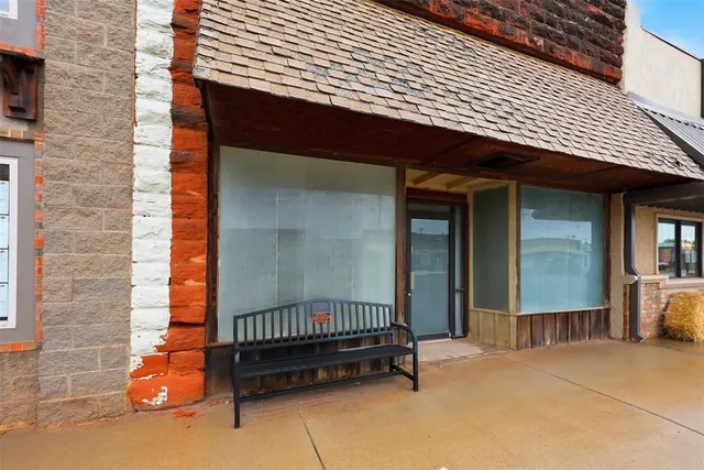Photo 2 — 109 N Grand Street, Crescent, OK 73028