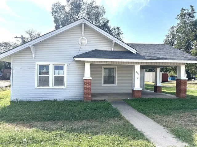 Front exterior — 413 Main Street, Maysville, OK 73057