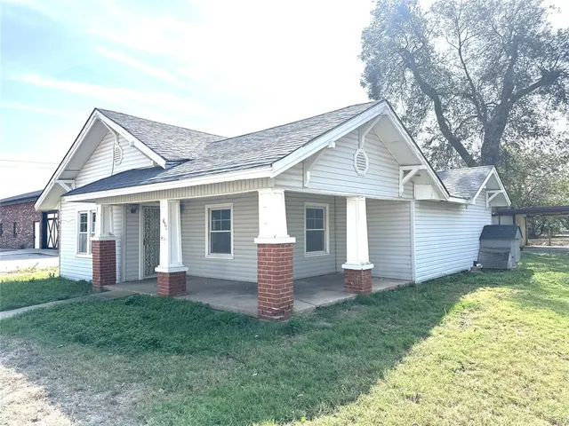 Photo 4 — 413 Main Street, Maysville, OK 73057