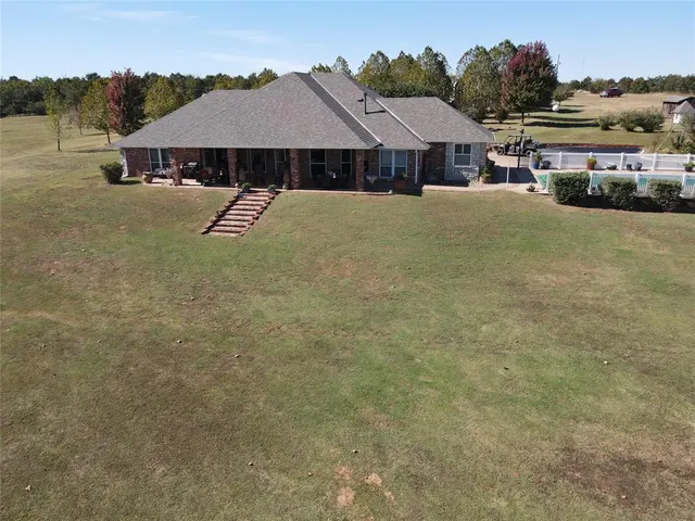 Photo 2 — 920869 S 3330 Road, Wellston, OK 74881