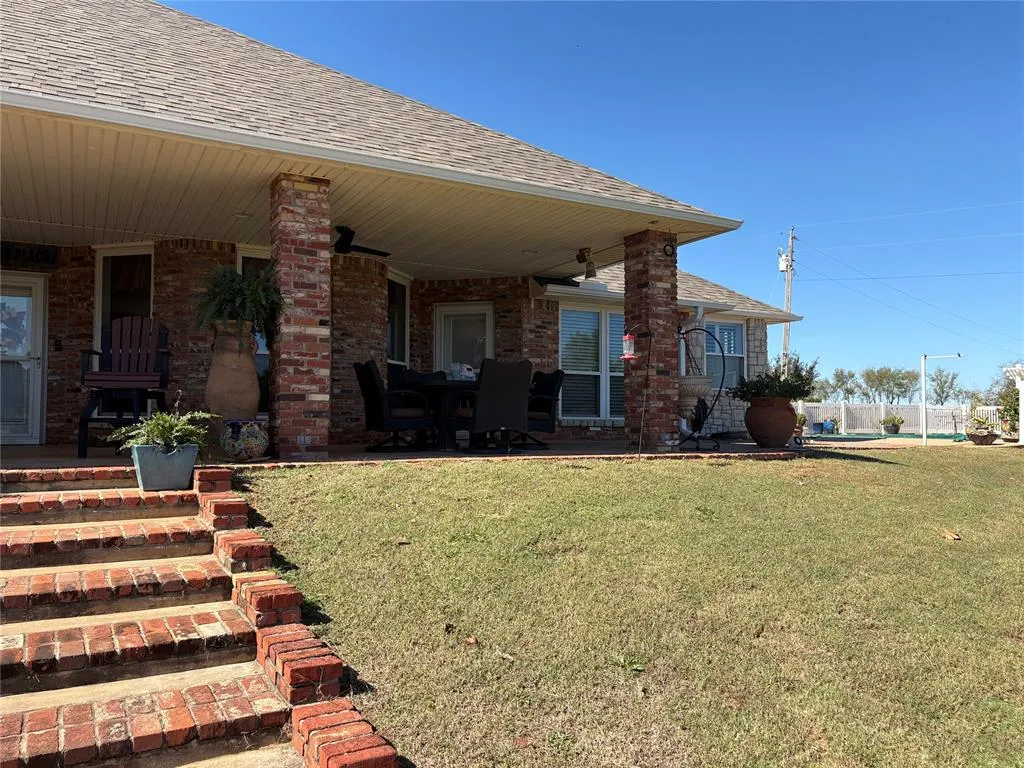 Photo 4 — 920869 S 3330 Road, Wellston, OK 74881