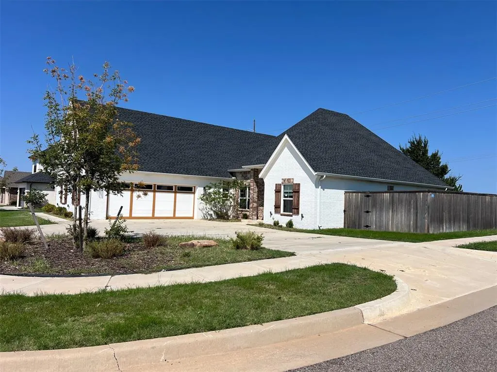Photo 2 — 15700 Rockwell Park Lane, Edmond, OK 73013