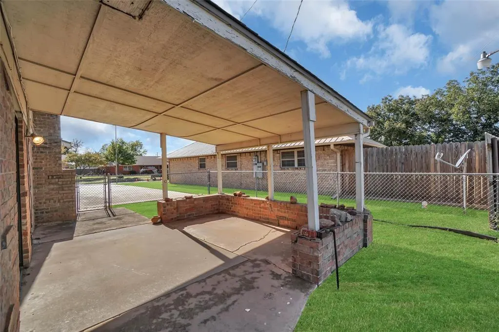 Photo 2 — 2524 N Robin Street, Altus, OK 73521