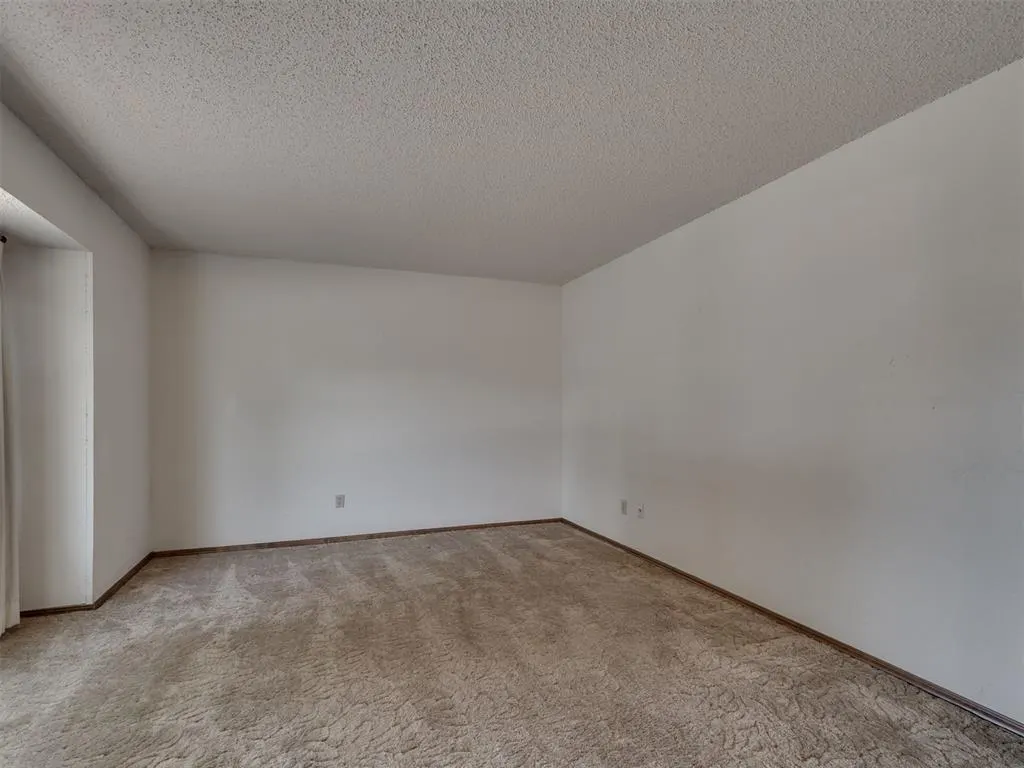 Photo 8 — 10005 Lakeshore Dr, Oklahoma City, OK 73120
