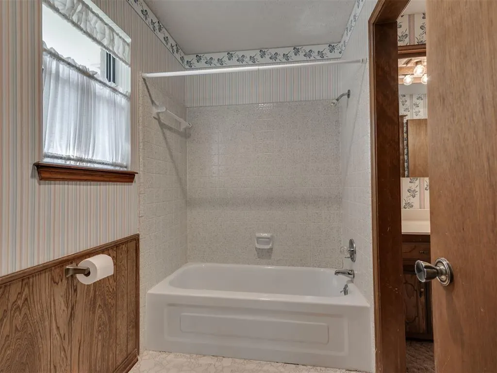 Photo 34 — 10005 Lakeshore Dr, Oklahoma City, OK 73120