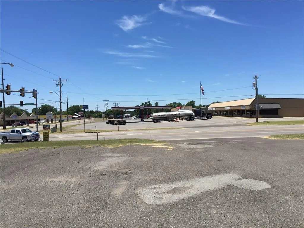 Photo 2 — 21001 SE 29th Street A, Harrah, OK 73045