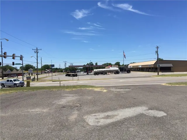 Photo 2 — 21001 SE 29th Street A, Harrah, OK 73045