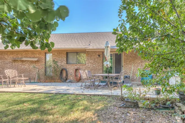 Photo 6 — 10305 S Fairview Drive, Oklahoma City, OK 73159
