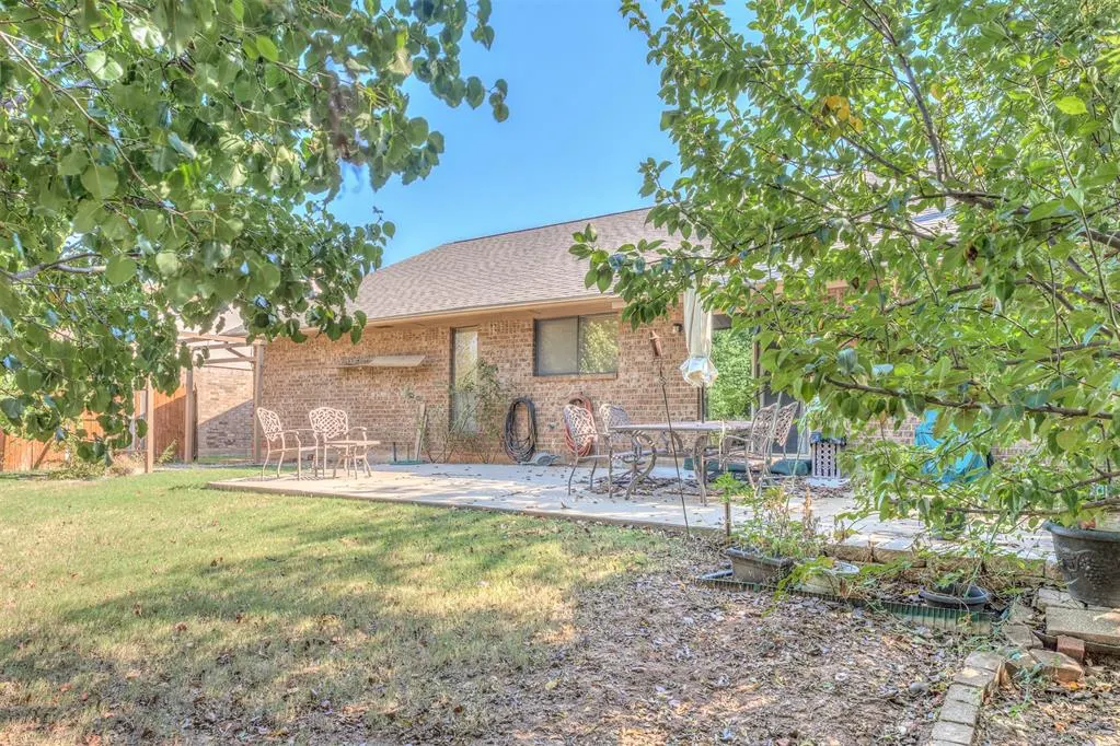 Photo 7 — 10305 S Fairview Drive, Oklahoma City, OK 73159