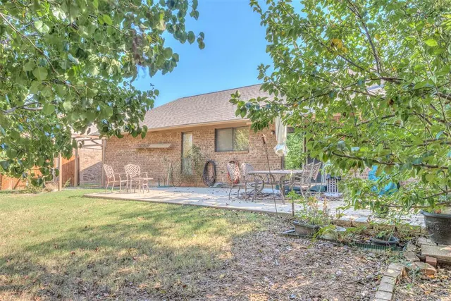 Photo 7 — 10305 S Fairview Drive, Oklahoma City, OK 73159