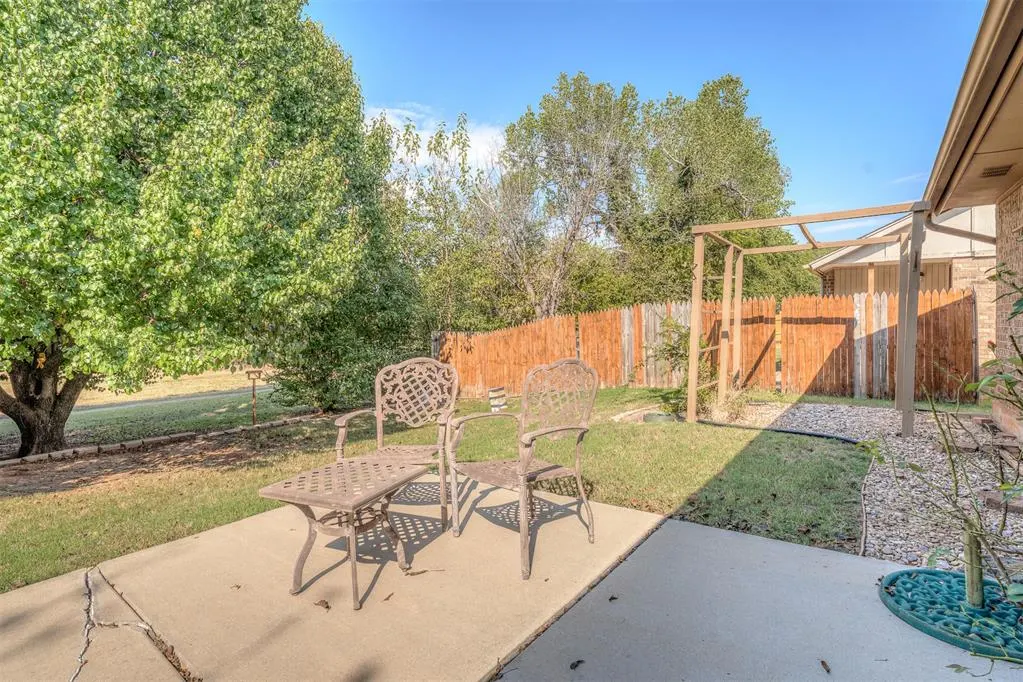 Photo 9 — 10305 S Fairview Drive, Oklahoma City, OK 73159