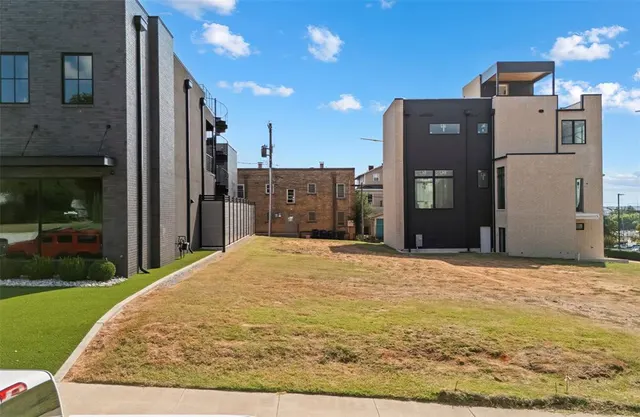 Photo 4 — 628 NW 7th Street, Oklahoma City, OK 73102