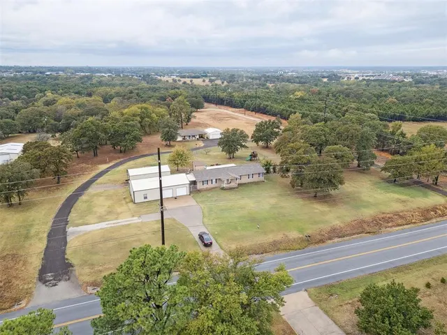 Photo 3 — 3718 N Bryan Avenue, Shawnee, OK 74804