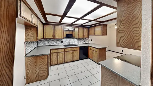 Photo 5 — 4723 Hemlock Lane, Oklahoma City, OK 73162
