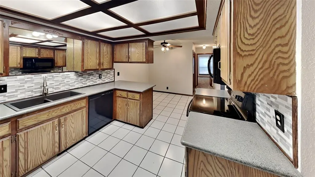 Photo 6 — 4723 Hemlock Lane, Oklahoma City, OK 73162