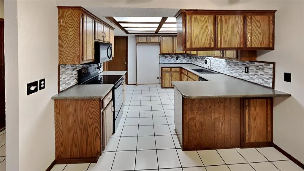 Photo 7 — 4723 Hemlock Lane, Oklahoma City, OK 73162