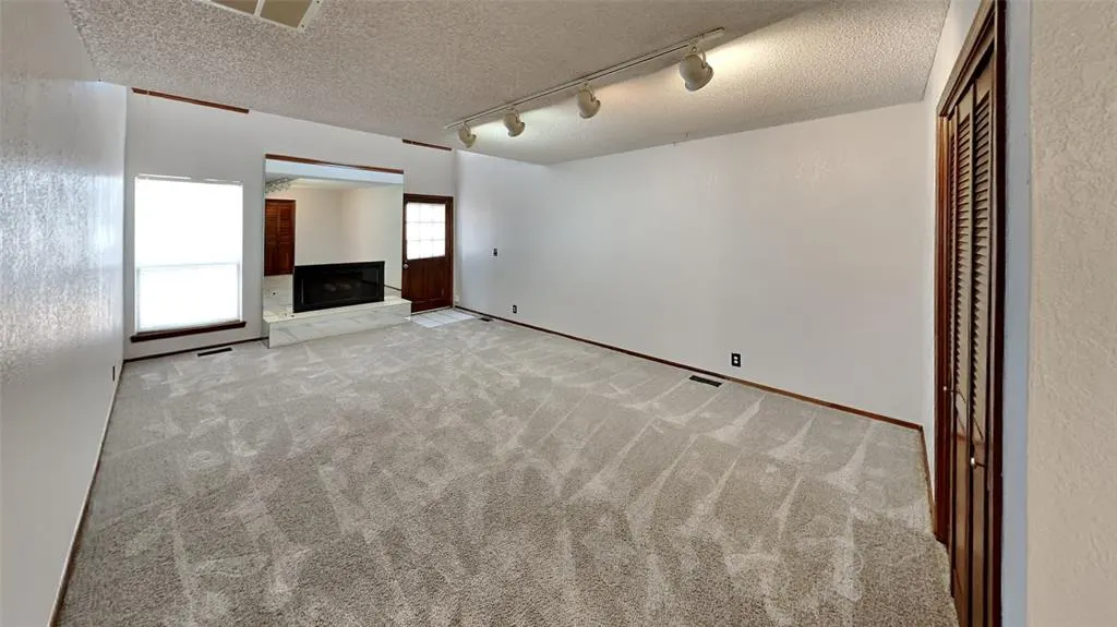 Photo 9 — 4723 Hemlock Lane, Oklahoma City, OK 73162