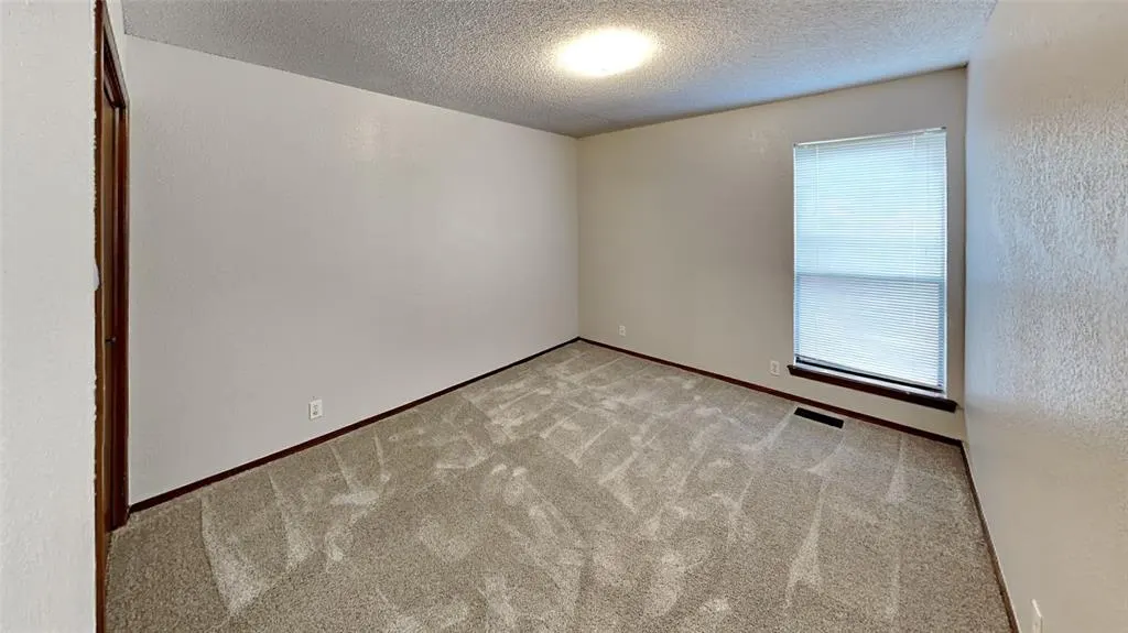 Photo 11 — 4723 Hemlock Lane, Oklahoma City, OK 73162