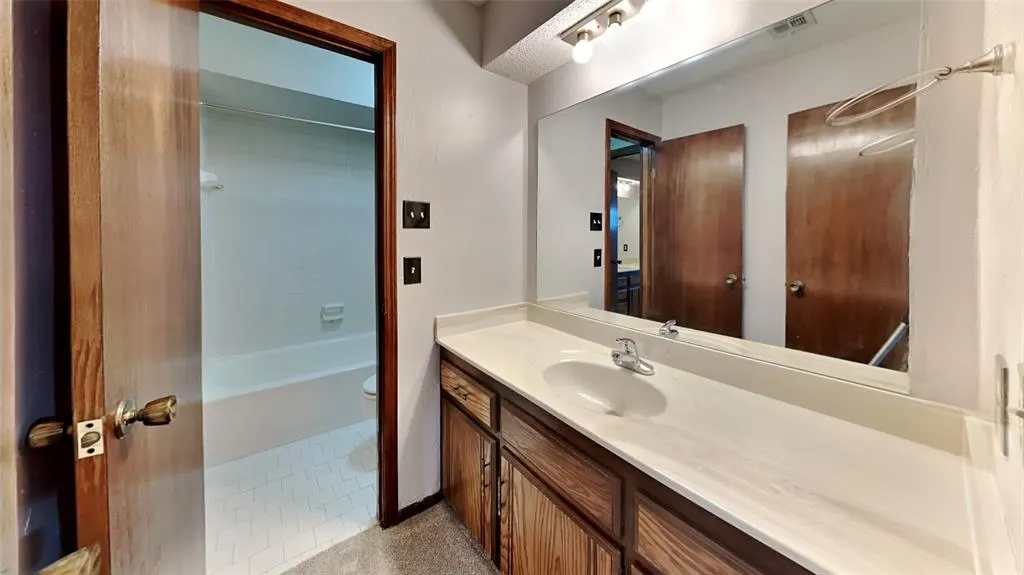 Photo 18 — 4723 Hemlock Lane, Oklahoma City, OK 73162
