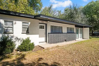 Sold home at 323 W Chantry Avenue