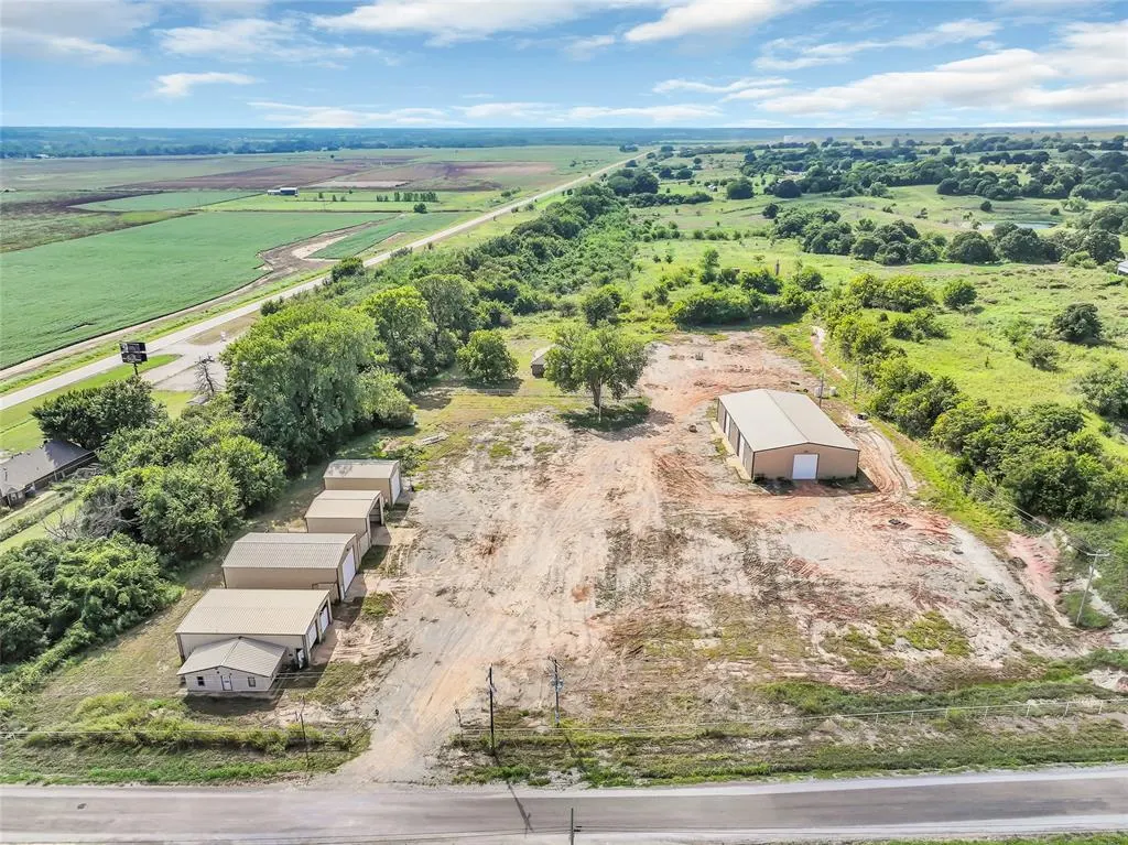Front exterior — 10910 N County Road 3010, Lindsay, OK 73052