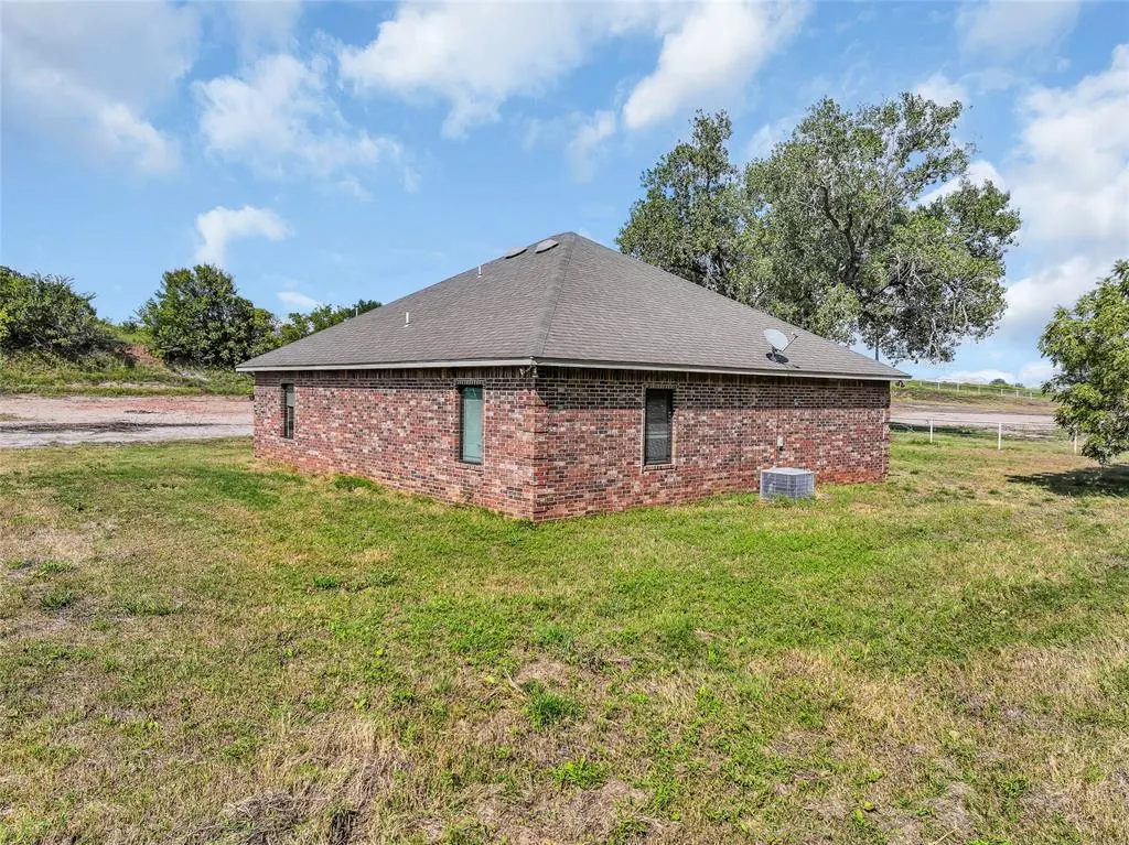 Photo 17 — 10910 N County Road 3010, Lindsay, OK 73052