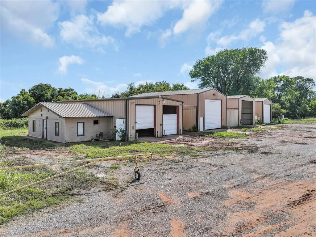 Photo 33 — 10910 N County Road 3010, Lindsay, OK 73052