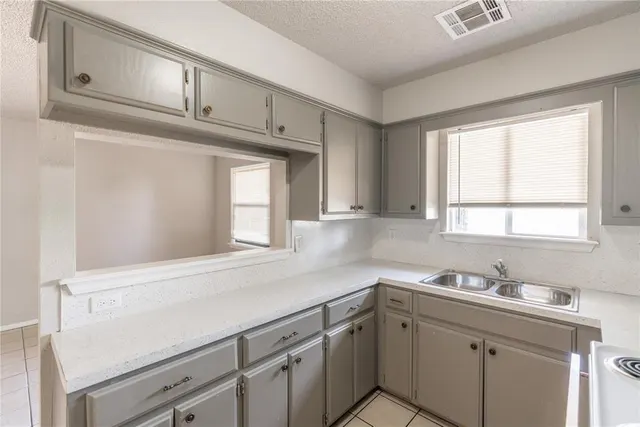Photo 8 — 930 SW 62nd Street, Oklahoma City, OK 73139