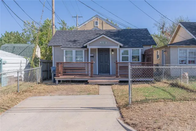 Photo 3 — 2208 N Brookline Avenue, Oklahoma City, OK 73107