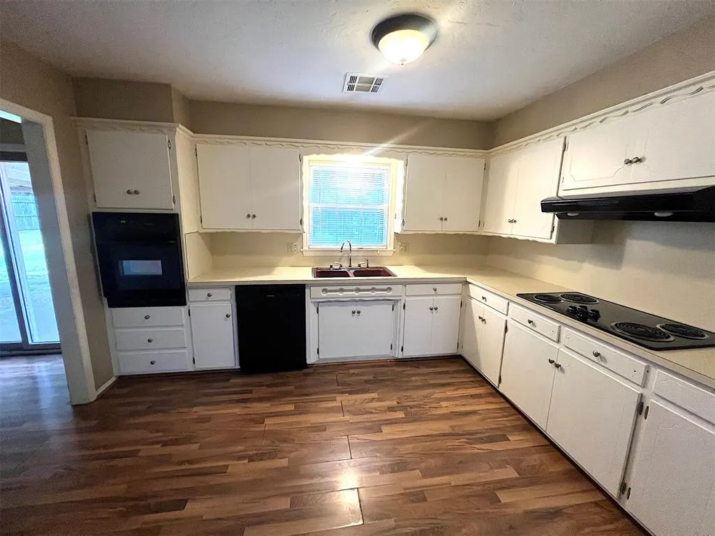 Photo 7 — 4061 NW 60th Street, Oklahoma City, OK 73112