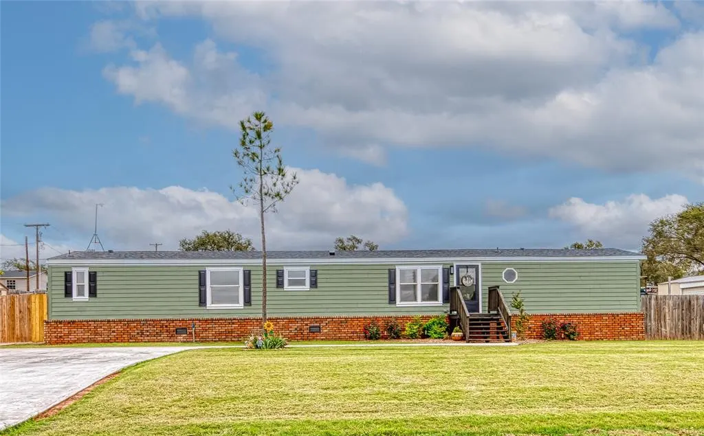 Front exterior — 302 N 8th Street, Hammon, OK 73650