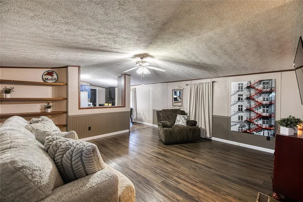 Photo 2 — 302 N 8th Street, Hammon, OK 73650