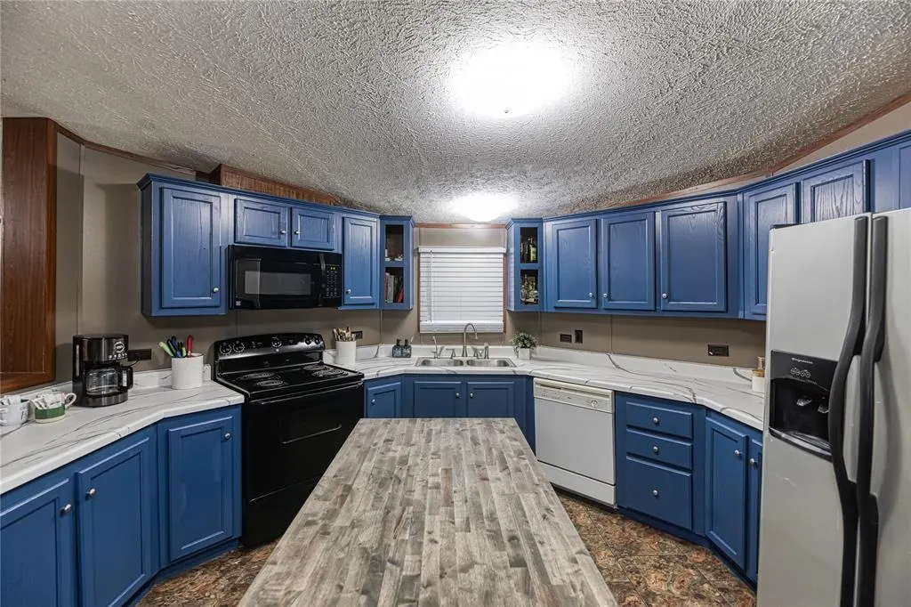 Photo 5 — 302 N 8th Street, Hammon, OK 73650
