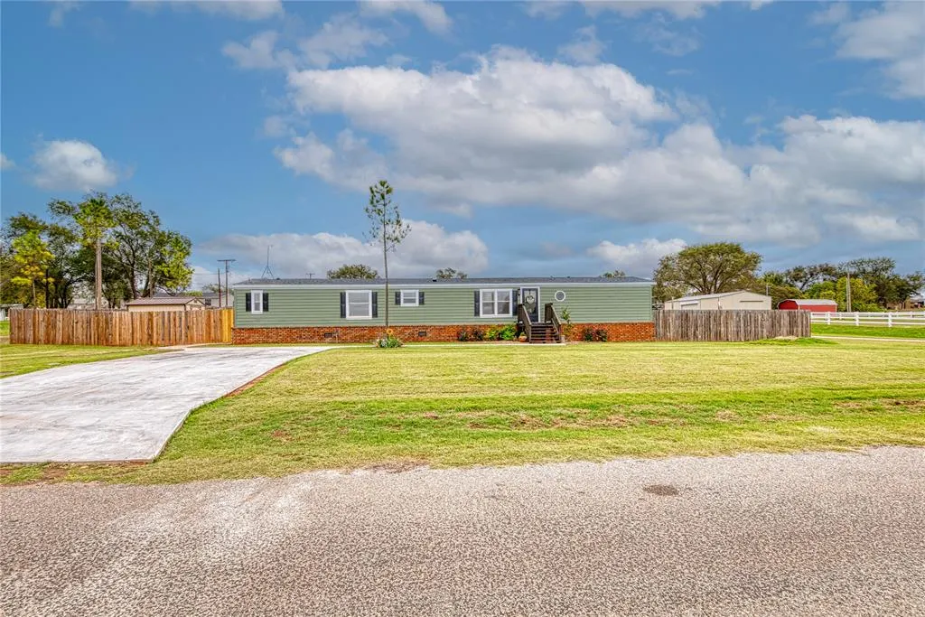 Photo 18 — 302 N 8th Street, Hammon, OK 73650