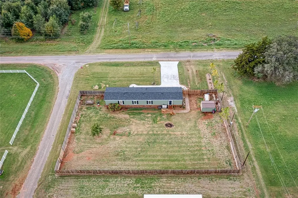 Photo 22 — 302 N 8th Street, Hammon, OK 73650