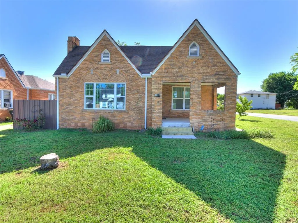 Front exterior — 1127 S 19th Street, Chickasha, OK 73018