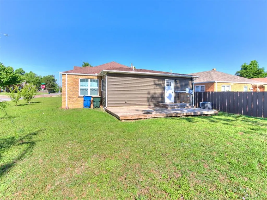 Photo 19 — 1127 S 19th Street, Chickasha, OK 73018