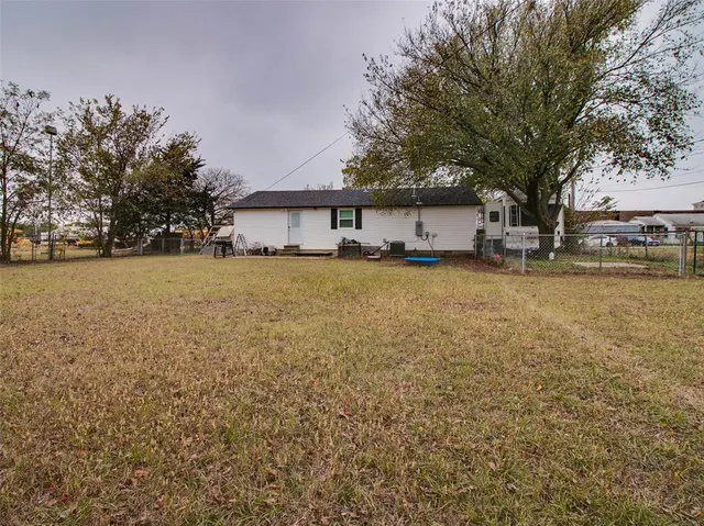 Photo 7 — 701 S Second Avenue, Stroud, OK 74079