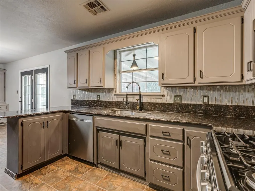 Photo 11 — 2370 Mary Niblack Road, Ardmore, OK 73401