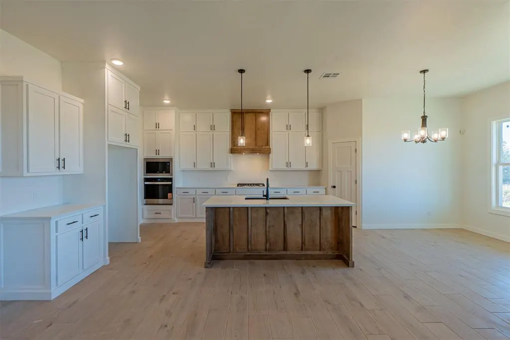 Photo 5 — 10621 Two Lakes Drive, Yukon, OK 73099