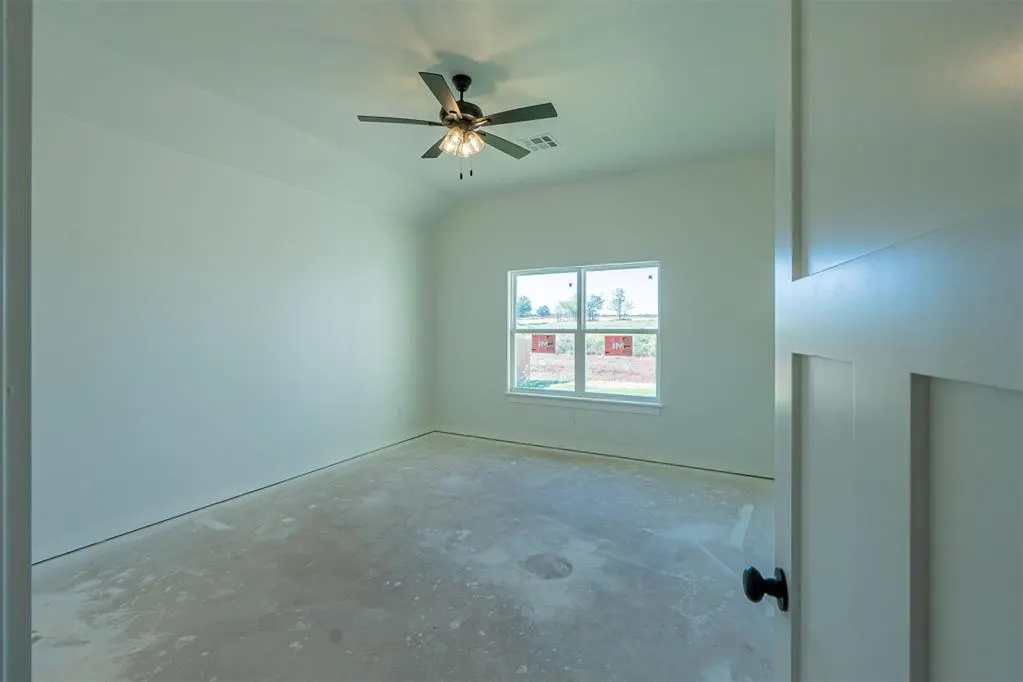 Photo 7 — 10621 Two Lakes Drive, Yukon, OK 73099