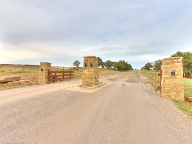 Photo 3 — 21 Rockys Way, Arcadia, OK 73007