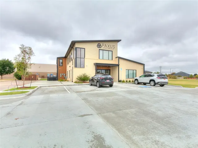 Photo 2 — 560 Merchant Drive, Norman, OK 73069