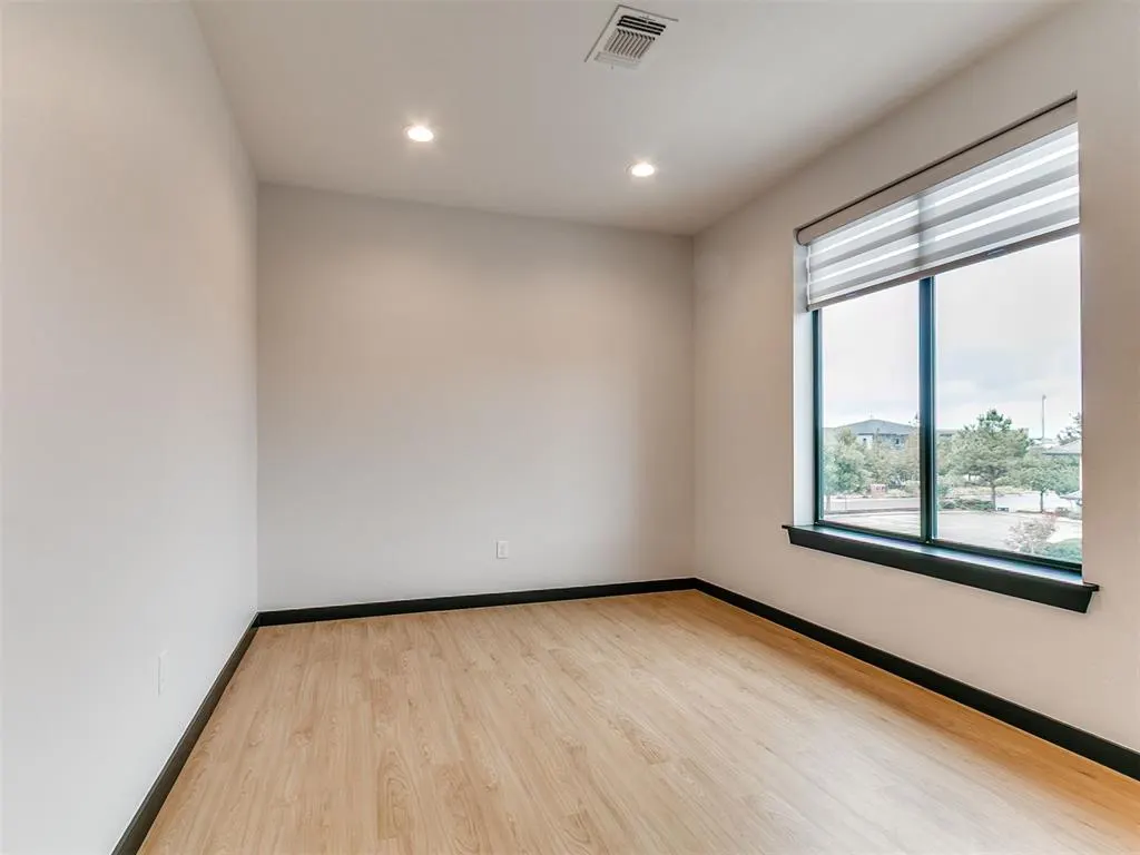 Photo 10 — 560 Merchant Drive, Norman, OK 73069